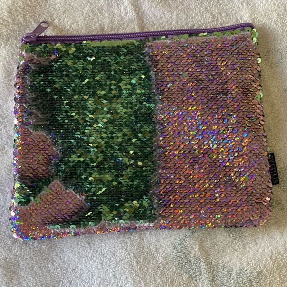 StyleLab Sequin Pouch - Picture 4 of 4